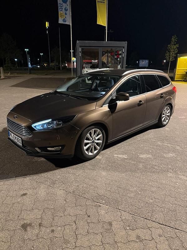 Braun Gebraucht 2015 Ford Focus Kombi | 7.300 € (Etwas zu teuer) - Bild 1/4