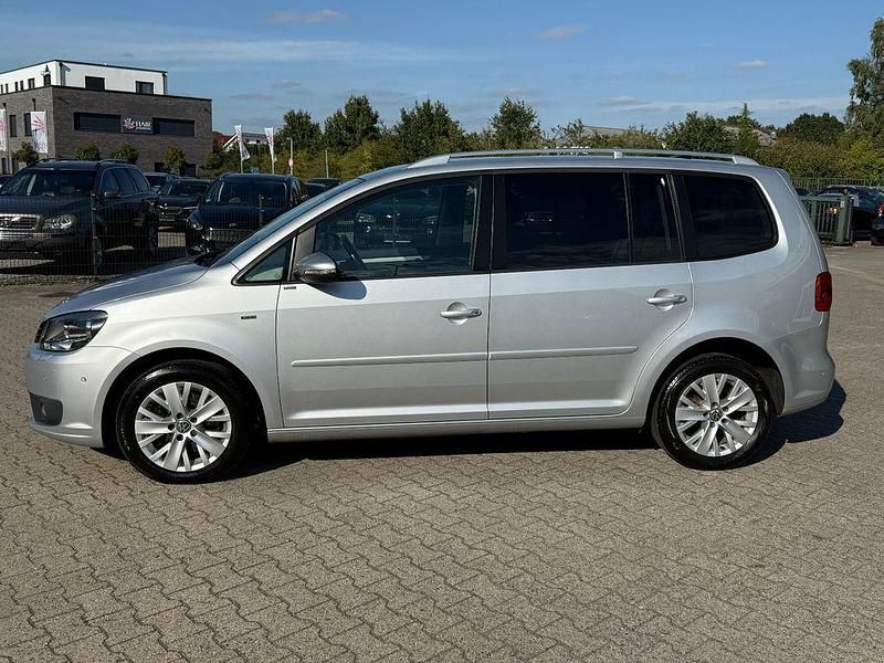 Gebraucht VW Touran Life 140 PS (102 kW) 2014 Silber Van / Kleinbus