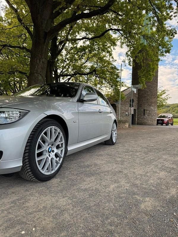 Brugt BMW 320 184 HK (135 kW) 2010 Sølv Sedan