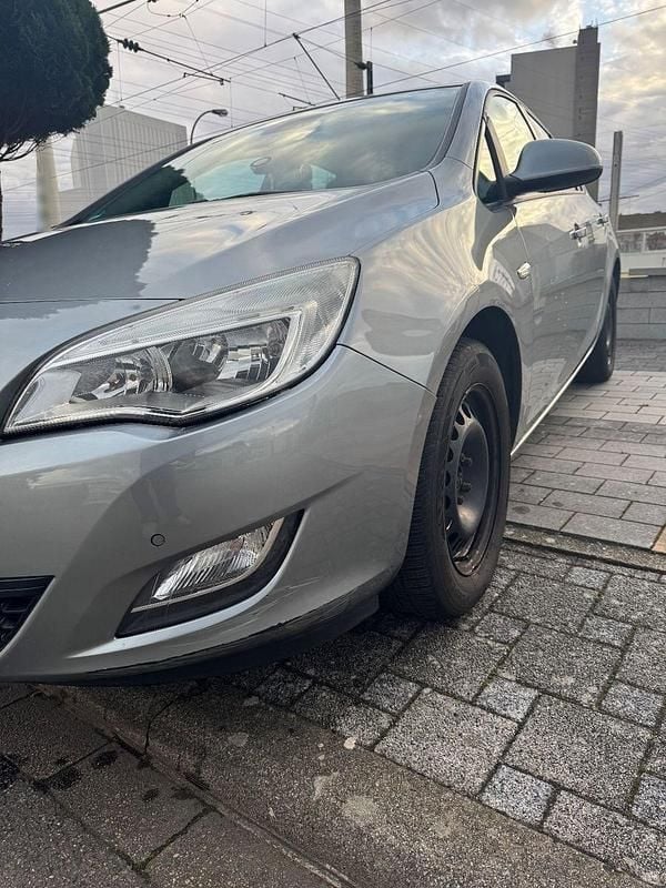 Gebraucht Opel Astra 101 PS (74 kW) 2010 Grau Kleinwagen