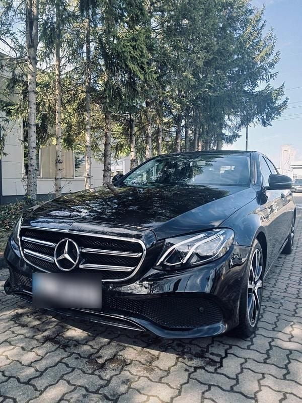 Gebraucht Mercedes E220 Avantgarde 194 PS (142 kW) 2019 Schwarz Limousine