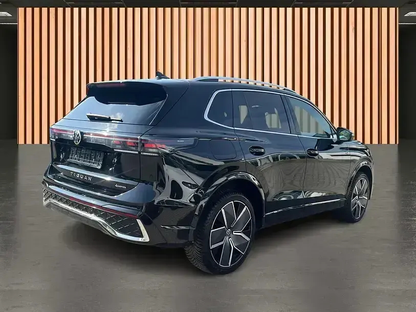Gebraucht VW Tiguan IQ Drive 204 PS (150 kW) 2025 Schwarz SUV