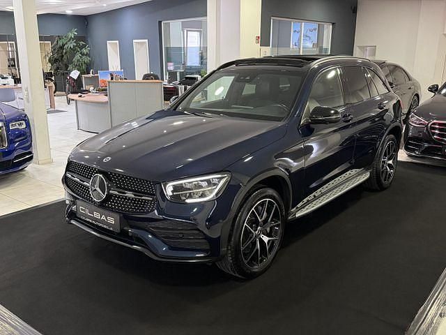 Blau Gebraucht 2022 Mercedes GLC300e AMG line SUV | 42.800 € (Teuer) - Bild 1/4