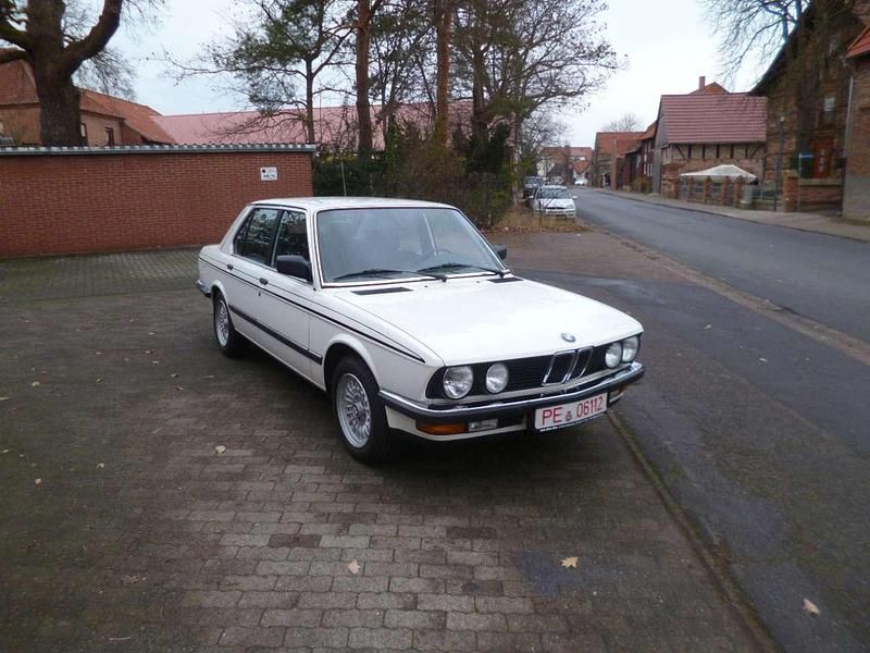 Gebraucht BMW 528 184 PS (135 kW) 1985 Weiß Limousine
