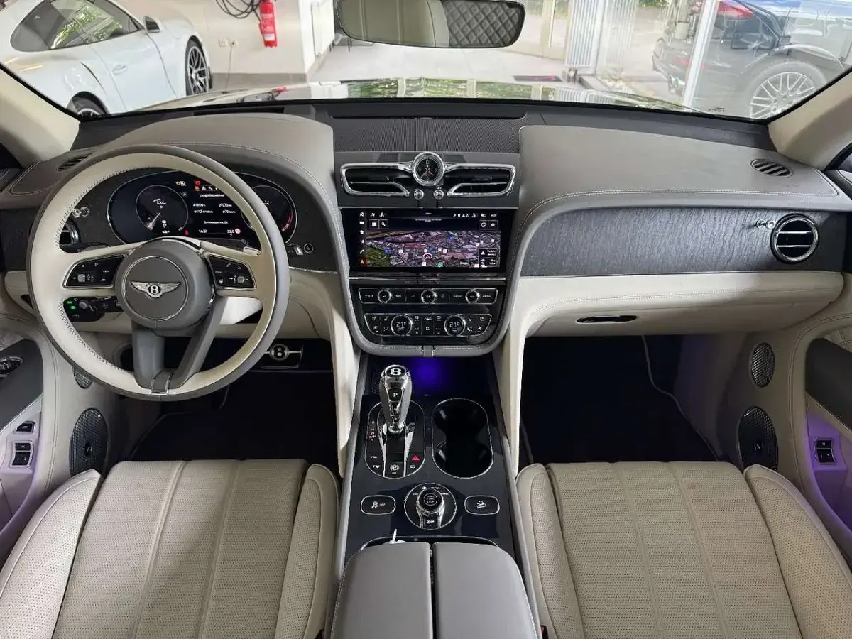 Brugt Bentley Bentayga Mulliner 549 HK (403 kW) 2021 Lilla SUV
