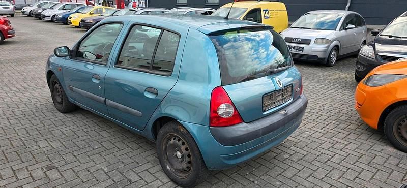 Gebraucht Renault Clio II 75 PS (55 kW) 2003 Grün Kleinwagen