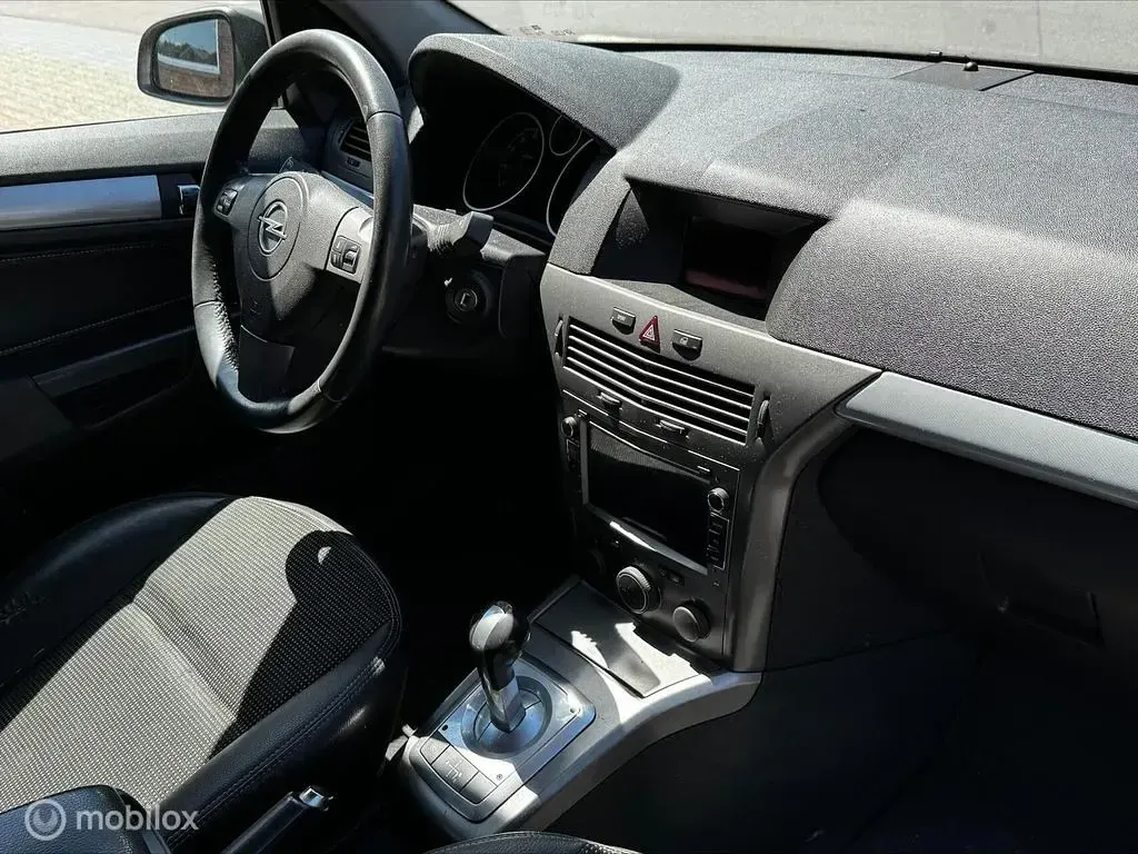 Gebraucht Opel Astra 105 PS (77 kW) 2007 Schwarz Kombi