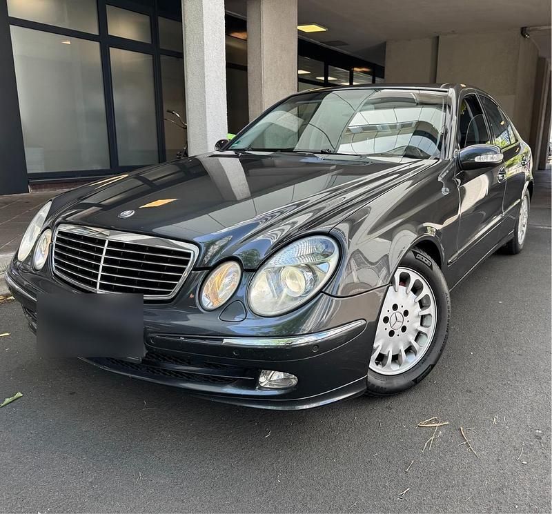 Schwarz Gebraucht 2004 Mercedes E240 Limousine | 7.499 € (Etwas zu teuer) - Bild 1/4