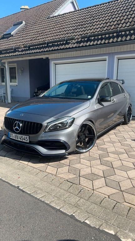 Grau Gebraucht 2018 Mercedes A45 AMG AMG Limousine | 30.400 € (Fairer Preis) - Bild 1/4