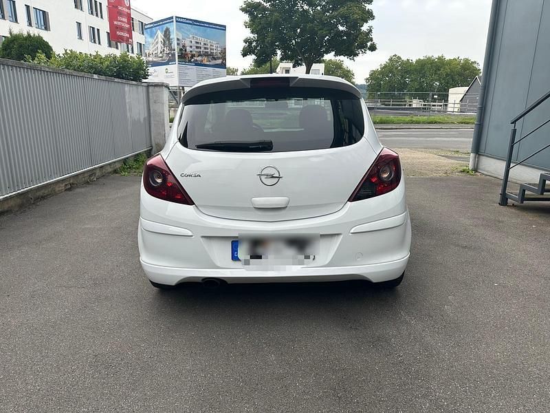 Weiß Gebraucht 2010 Opel Corsa OPC Kleinwagen | 3.550 € (Fairer Preis) - Bild 1/4