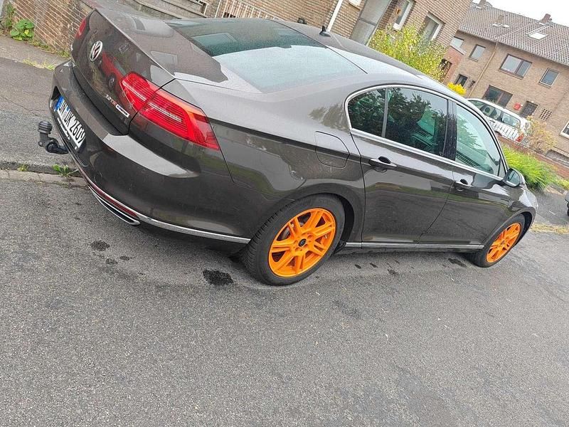 Gebraucht VW Passat Highline 220 PS (161 kW) 2015 Braun Limousine