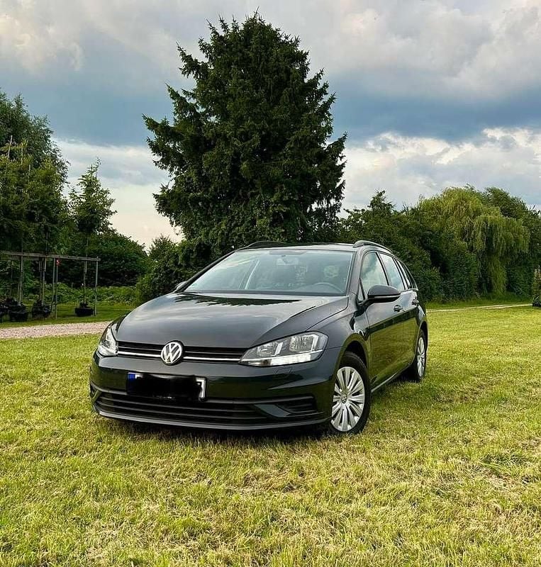 Grau Gebraucht 2018 VW Golf VII Trendline Kombi | 7.599 € (Superpreis) - Bild 1/4