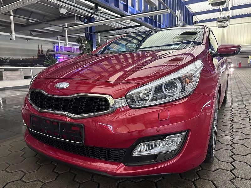 Rot Gebraucht 2013 Kia ProCeed Limousine | 6.400 € (Fairer Preis) - Bild 1/4
