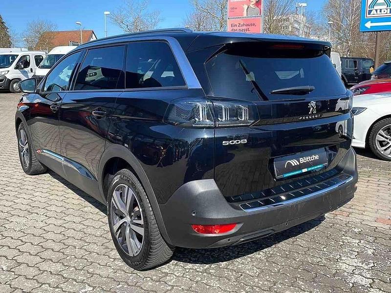 Gebraucht Peugeot 5008 Allure 131 PS (96 kW) 2023 Lackierung schwarz perla nera/ SUV