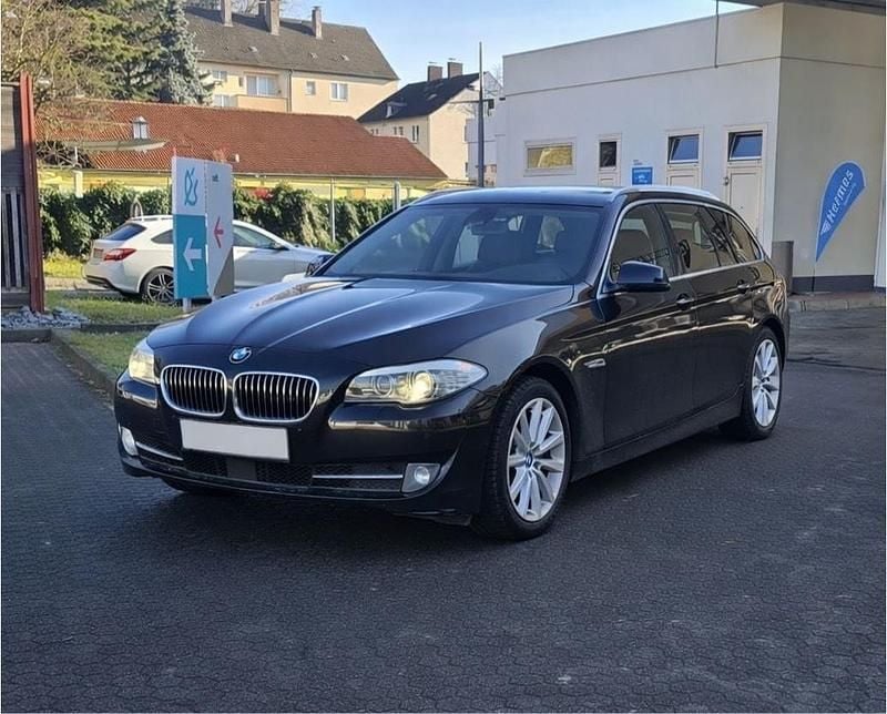 Gebraucht BMW 530 258 PS (189 kW) 2011 Schwarz Kombi
