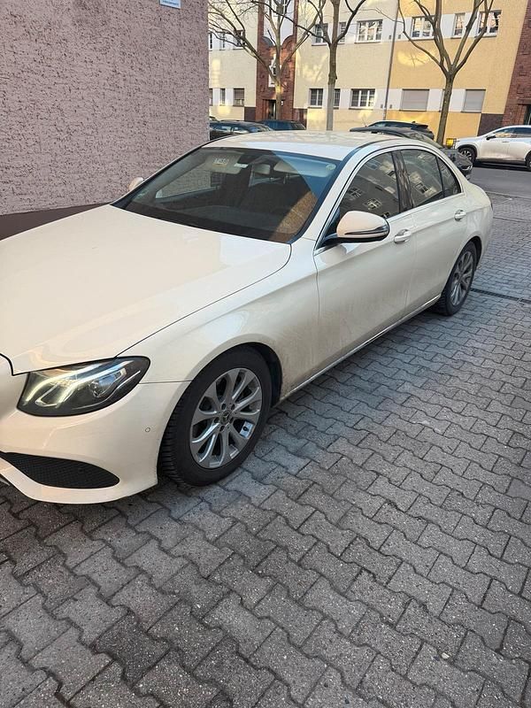 Gebraucht Mercedes E200 160 PS (117 kW) 2019 Limousine