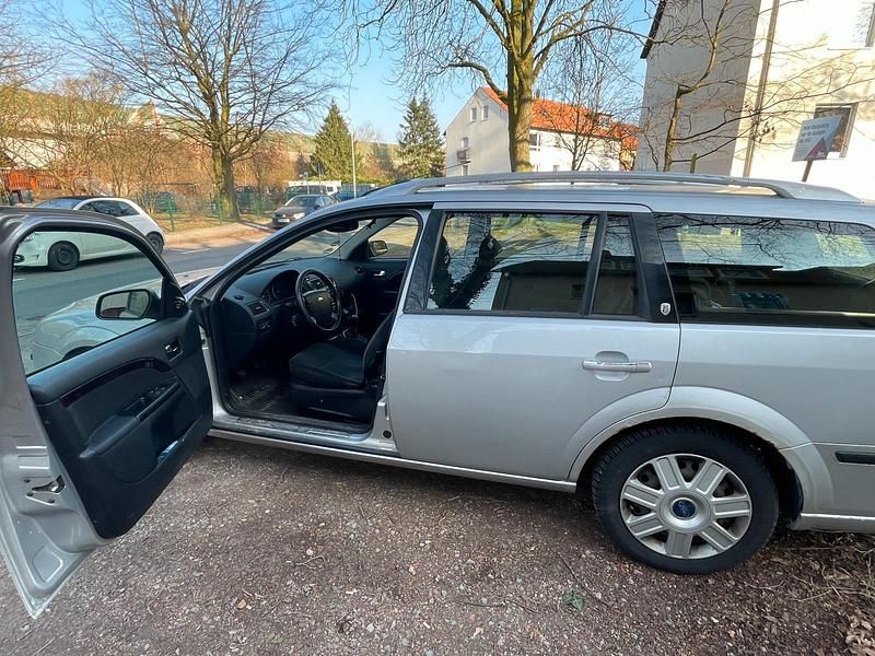 Gebraucht Ford Mondeo Ghia 125 PS (91 kW) 2007 Silber Limousine