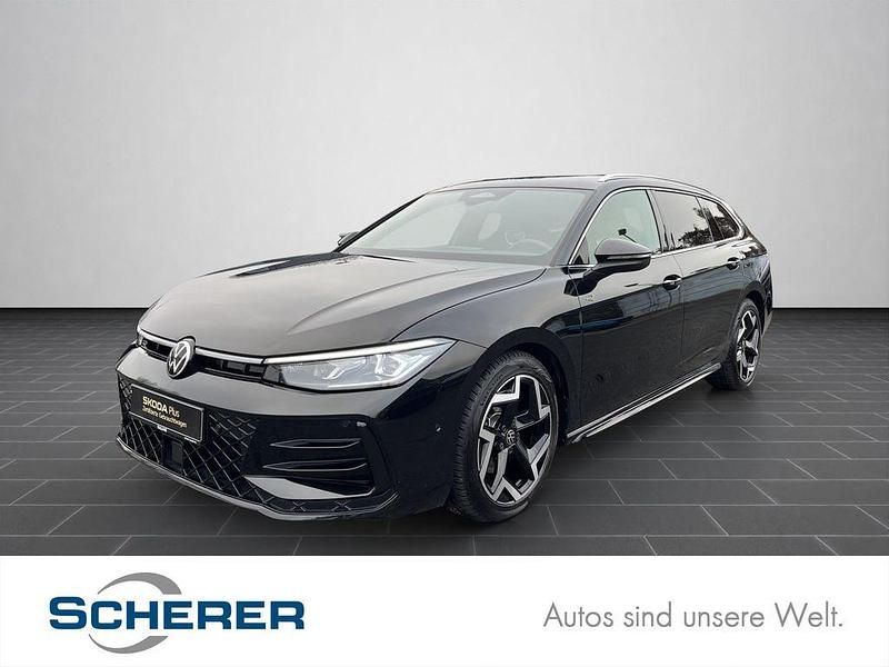 Grenadillschwarz (metallic) Gebraucht 2025 VW Passat R-line Kombi | 36.480 € (Fairer Preis) - Bild 1/4