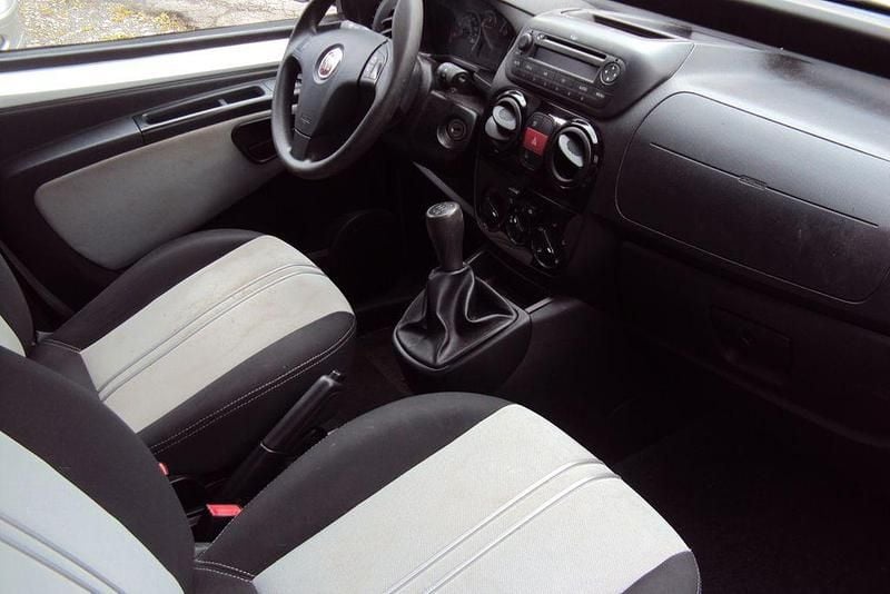 Gebraucht Fiat Qubo Easy 73 PS (53 kW) 2012 Silber Van / Kleinbus