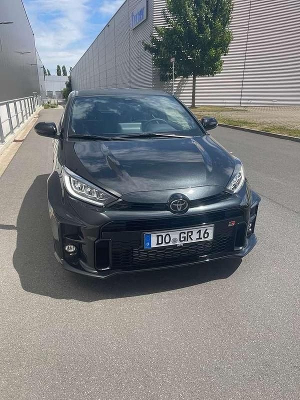 Schwarz Gebraucht 2024 Toyota Yaris Kleinwagen | 37.000 € (Guter Preis) - Bild 1/4