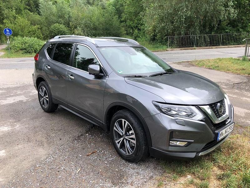 Grau Gebraucht 2020 Nissan X-Trail Tekna SUV | 22.999 € (Fairer Preis) - Bild 1/3