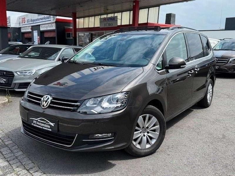 Black oak brown Gebraucht 2017 VW Sharan Comfortline Van / Kleinbus | 20.399 € (Fairer Preis) - Bild 1/4