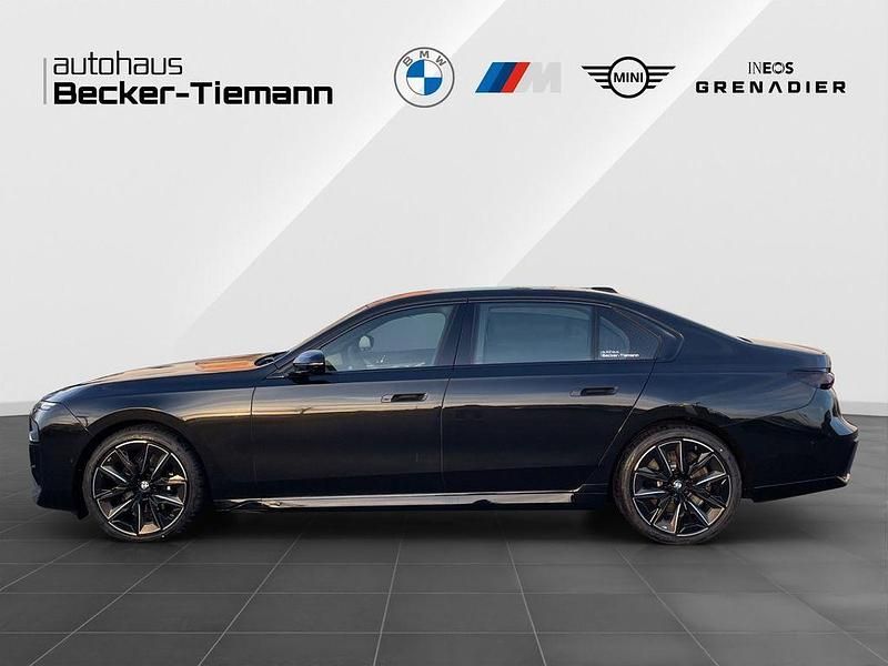 Gebraucht BMW 740 Sport Line 286 PS (210 kW) 2025 Schwarz Limousine