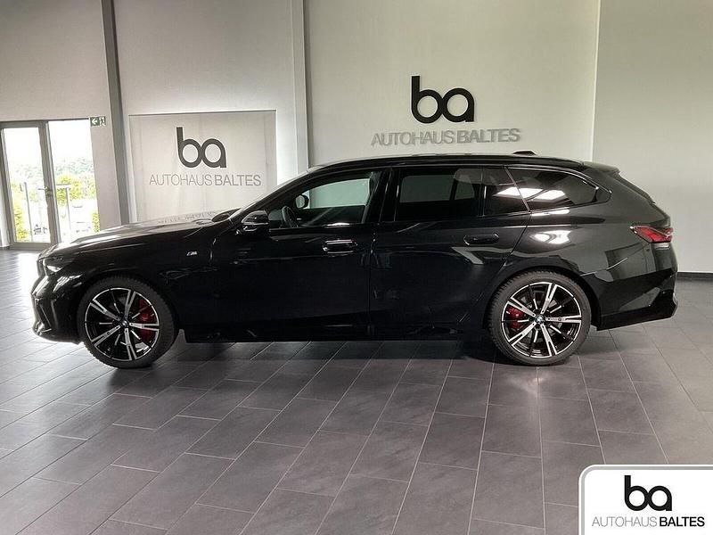 Gebraucht BMW 540 M Sport 303 PS (222 kW) 2025 Saphirschwarz met. Kombi