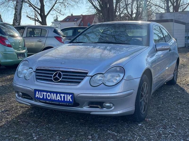 Gebraucht Mercedes C180 143 PS (105 kW) 2002 Brillantsilber  metalliclack Coupé
