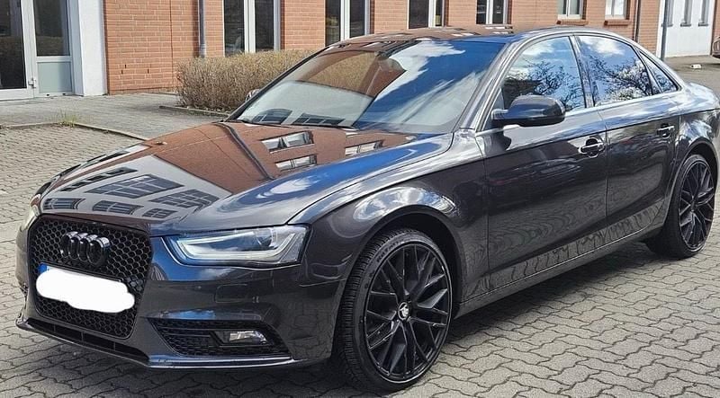 Second-hand Audi A4 Black Edition 170 CP (125 kW) 2012 Negru Berlinǎ
