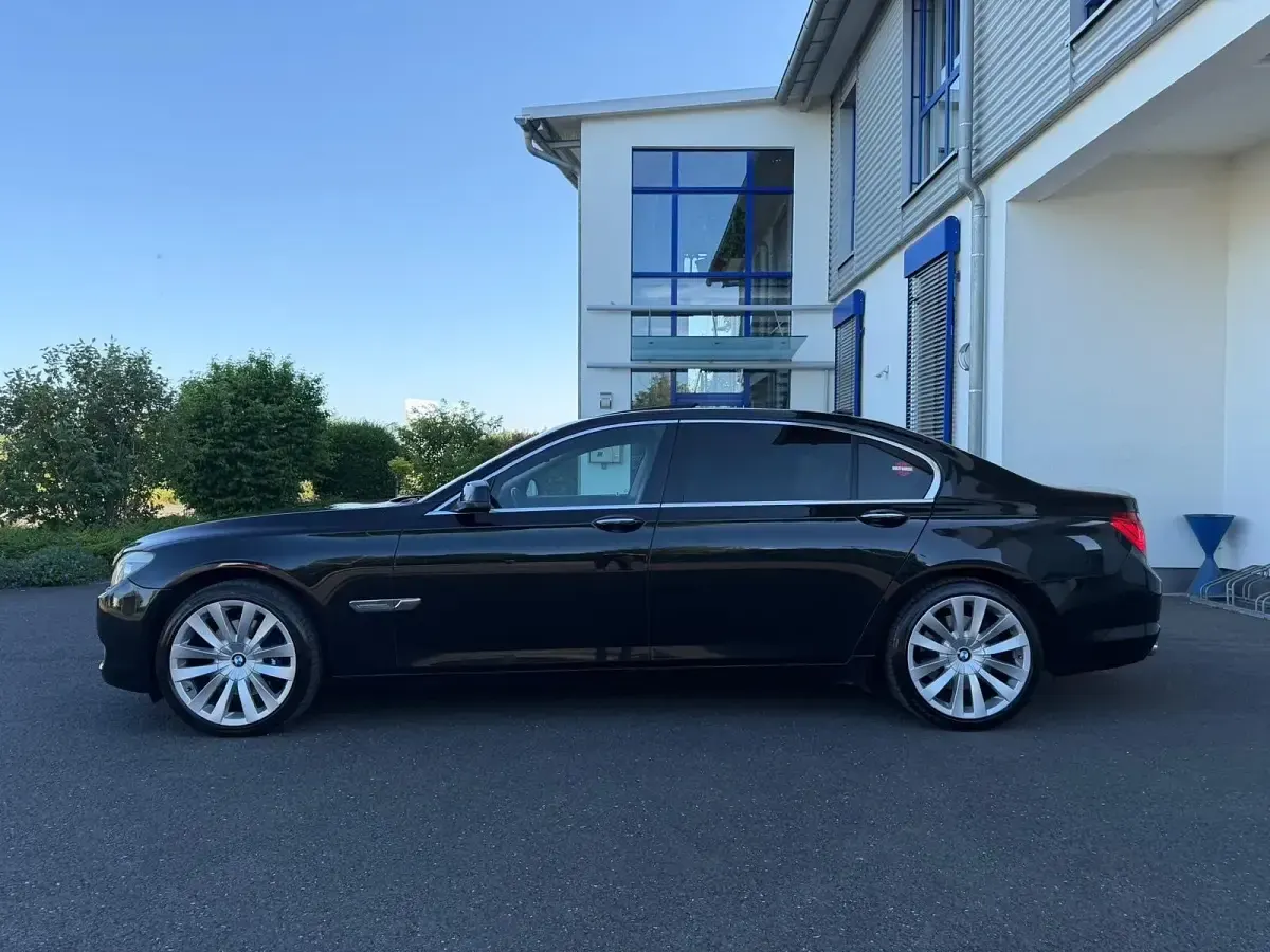 Gebraucht BMW 730L 258 PS (189 kW) 2012 Schwarz Limousine