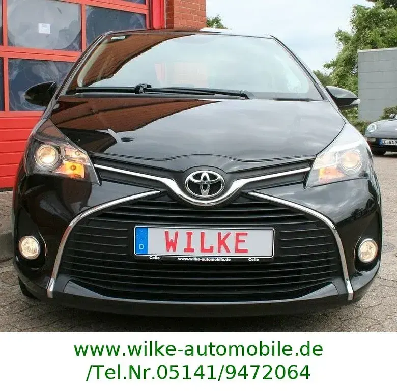 Gebraucht Toyota Yaris Comfort 69 PS (50 kW) 2015 Schwarz Kleinwagen
