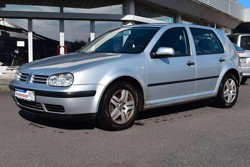 Silber Gebraucht 2000 VW Golf IV Edition Limousine | 3.990 € (Etwas zu teuer) - Bild 1/4