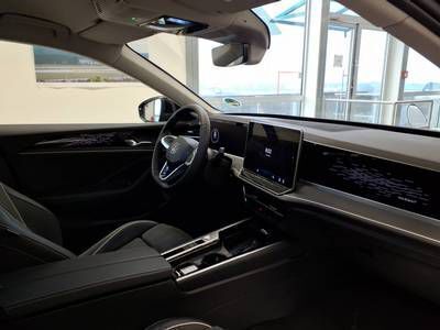 Gebraucht VW Passat Elegance 150 PS (110 kW) 2024 Weiß Kombi