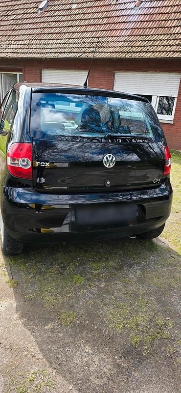 Gebraucht VW Fox 54 PS (39 kW) 2010 Schwarz Kleinwagen