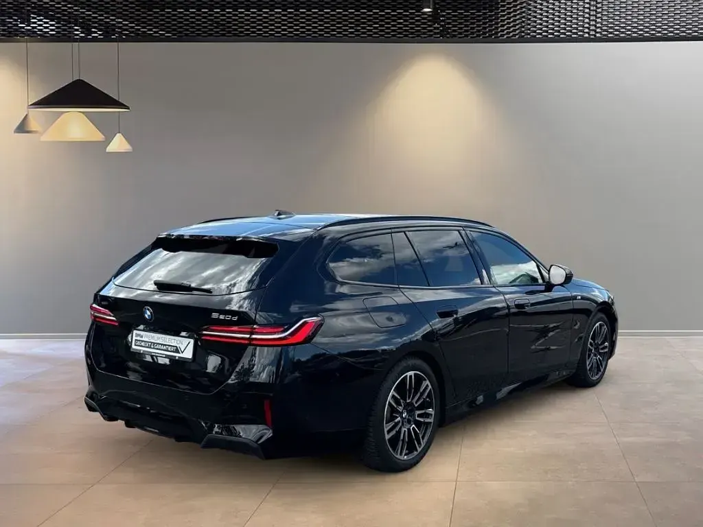 Gebraucht BMW 520 M Sport 197 PS (144 kW) 2024 Schwarz Kombi