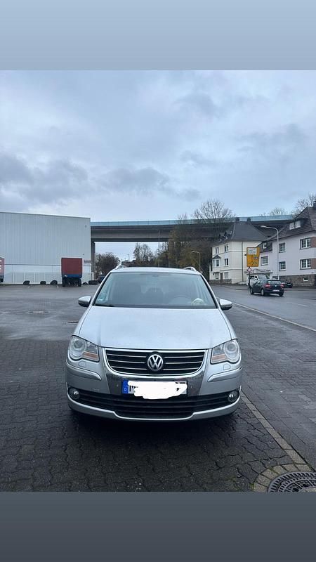 Silber Gebraucht 2010 VW Touran Highline Van / Kleinbus | 2.250 € (Superpreis) - Bild 1/4