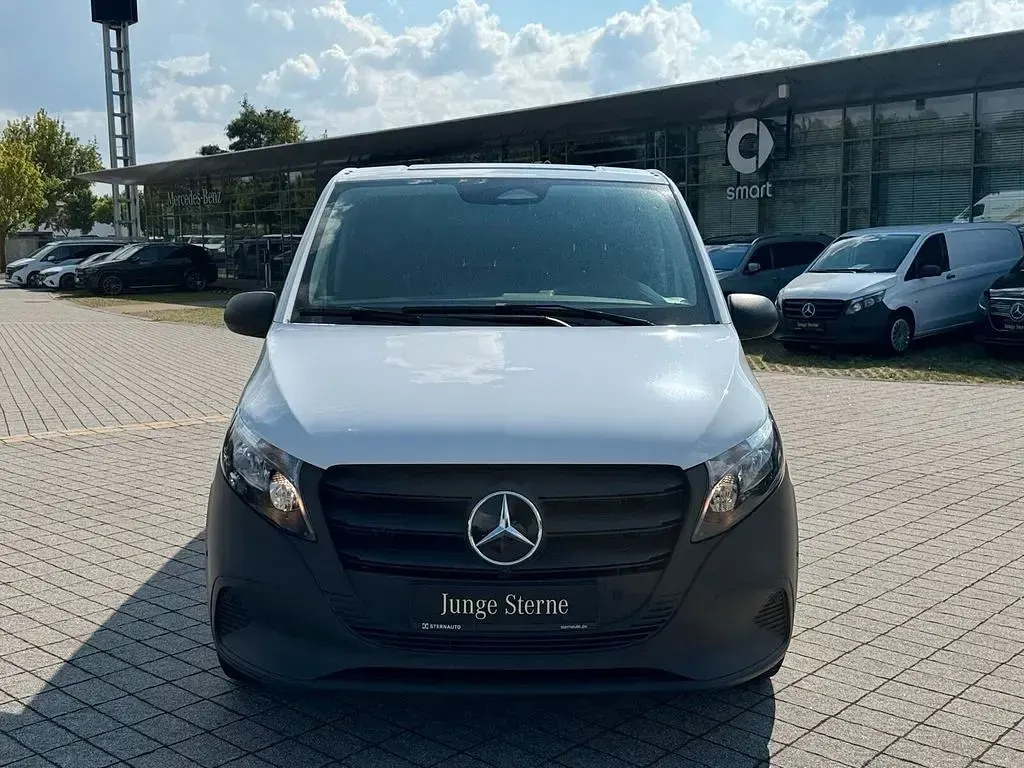 Gebraucht Mercedes Vito 163 PS (119 kW) 2025 Arktikweiß Van