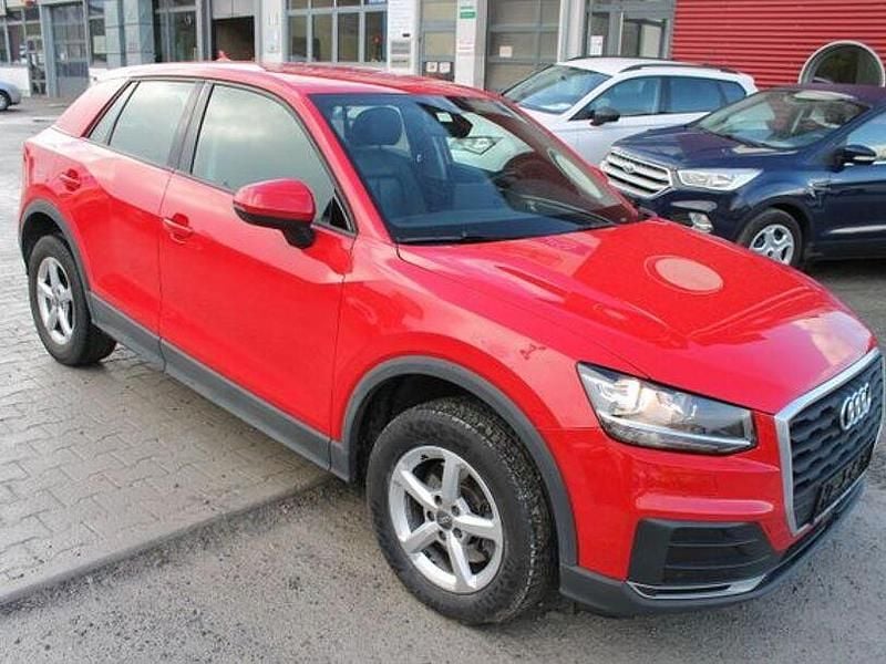 Rot Gebraucht 2016 Audi Q2 Comfort SUV | 10.880 € (Teuer) - Bild 1/4