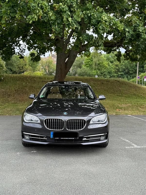 Gebraucht BMW 740 Performance 313 PS (230 kW) 2012 Grau Limousine