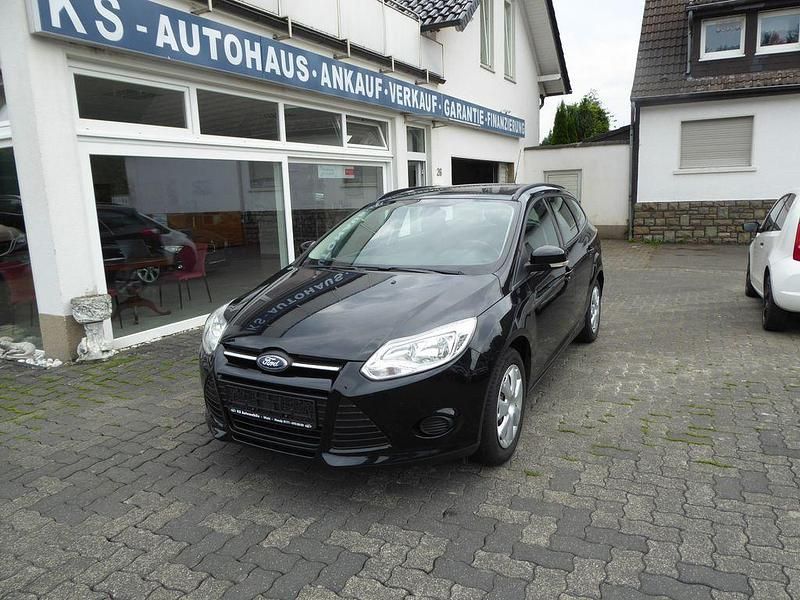Schwarz Gebraucht 2012 Ford Focus Trend Limousine | 6.000 € (Fairer Preis) - Bild 1/4