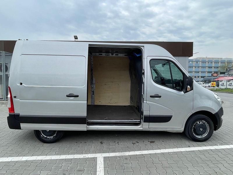 Gebraucht Opel Movano 131 PS (96 kW) 2018 Silber Van / Kleinbus