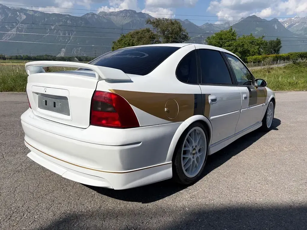 Gebraucht Opel Vectra 194 PS (142 kW) 1999 Weiß Limousine