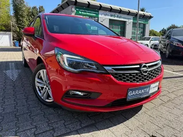 Second-hand Ford Focus Cool & Connect 135 CP (99 kW) 2017 Roșu Berlinǎ