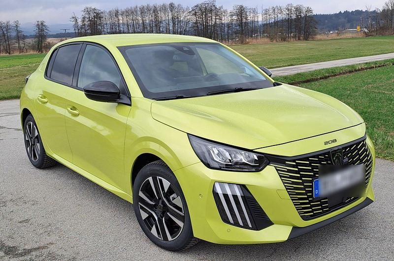 Gelb Gebraucht 2024 Peugeot 208 Allure Kleinwagen | 16.500 € (Fairer Preis) - Bild 1/2