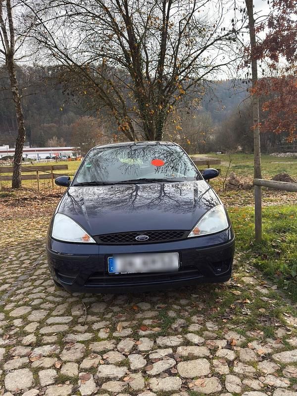 Blau Gebraucht 2004 Ford Focus Kleinwagen | 650 € (Superpreis) - Bild 1/4
