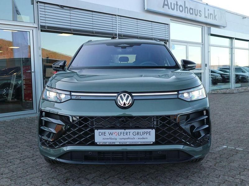 Gebraucht VW Tayron R-line 193 PS (141 kW) 2026 Cipressinogrã¼n metallic SUV