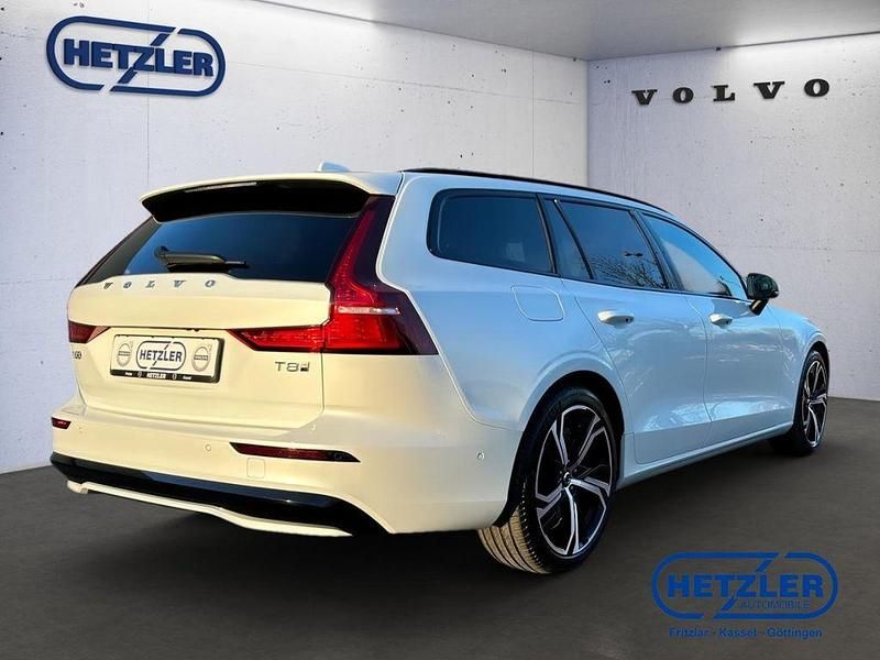 Gebraucht Volvo V60 Plus 455 PS (334 kW) 2025 Crystal white pearl / metallic Kombi