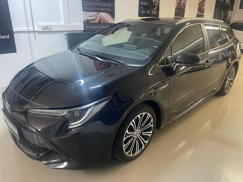 Schwarz Gebraucht 2020 Toyota Corolla Team Kombi | 17.590 € (Fairer Preis) - Bild 1/4