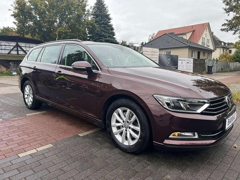 Gebraucht VW Passat Comfortline 150 PS (110 kW) 2018 Rot Kombi